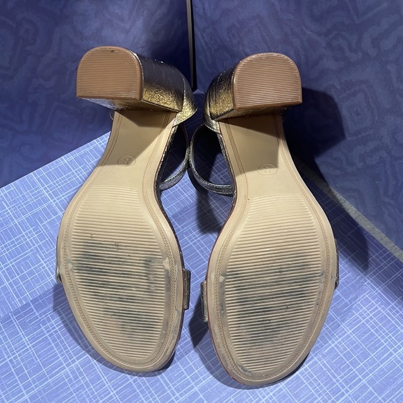 A new day gold heels - Picture 4 of 8